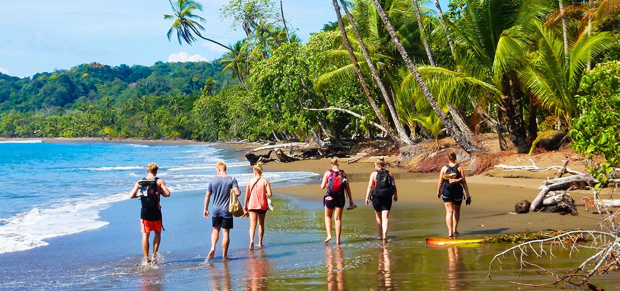 Costa-Rica-gruppe-strand-2