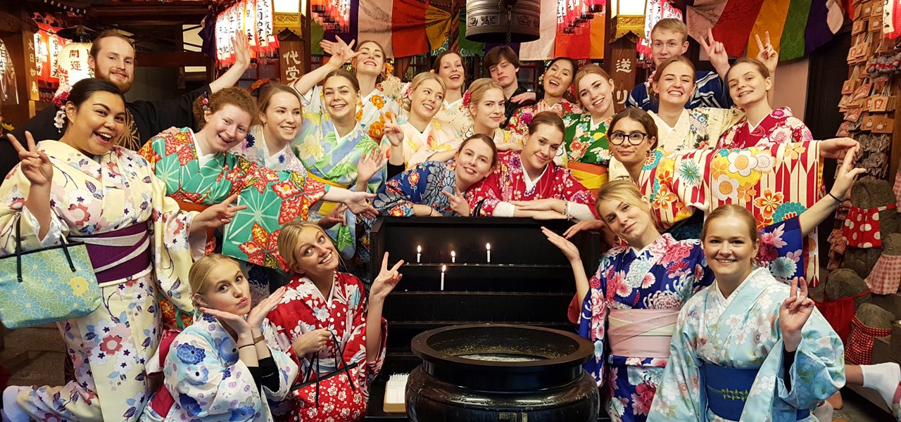 Japan_kimono_gruppe