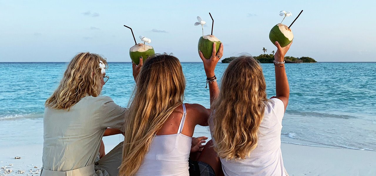 Maldiverne-piger-kokos